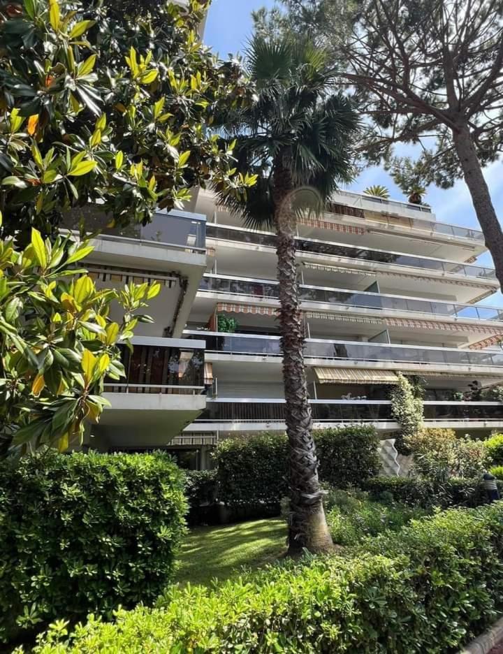 Juan Les Pins Tanit Le Gebal Studio Climatise Vue Sur Mer Piscine Антиб Экстерьер фото