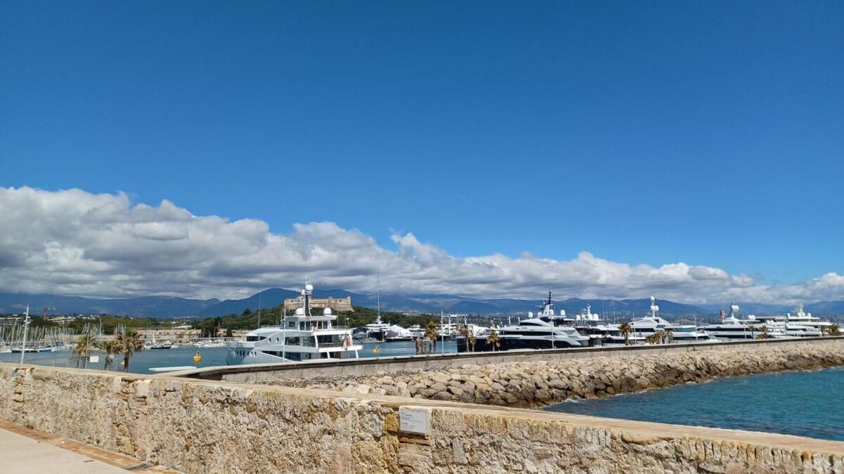 Juan Les Pins Tanit Le Gebal Studio Climatise Vue Sur Mer Piscine Антиб Экстерьер фото